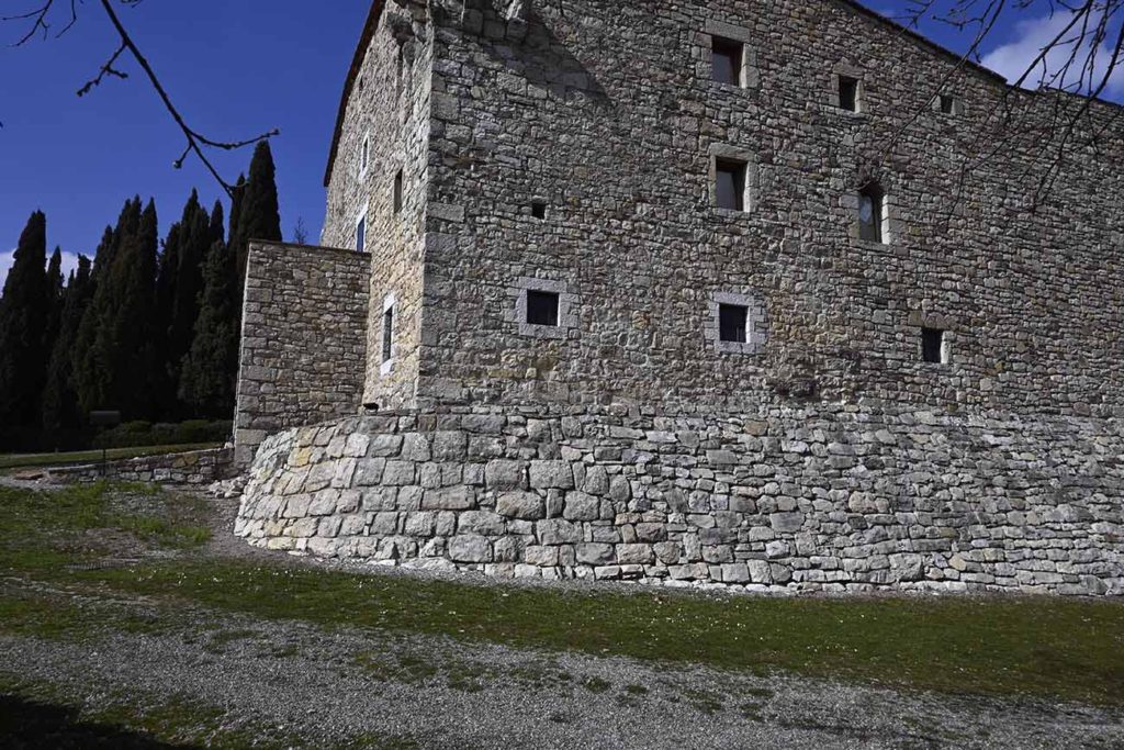 Lecchi ed il castello di Monteluco