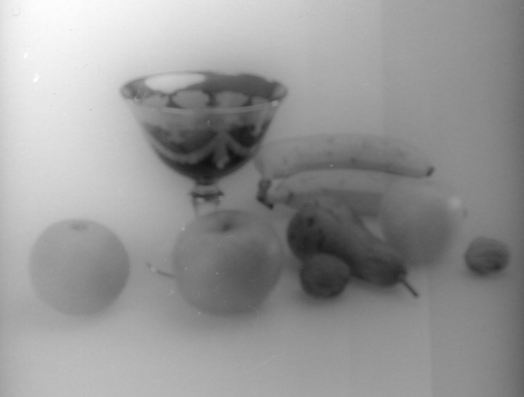 stampa in B%N dello Still life di frutta con bicchiere decorato