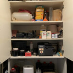 Armadio con prodotti da camera oscura