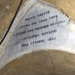 lapide sull'ingresso della stanza del guerriero